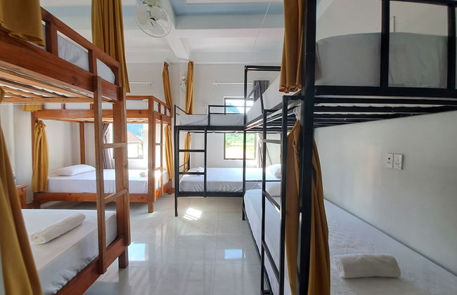 YoLo Pool Bar Villas - Foto 9