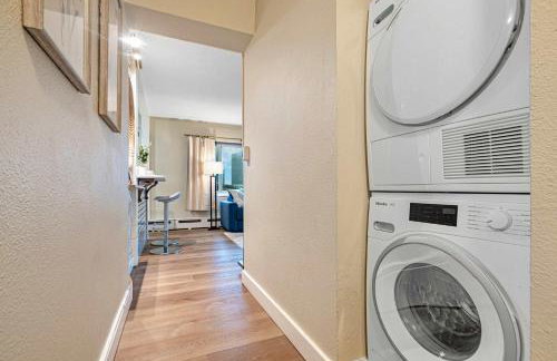 Downtown Seattle Corner Unit with Skyline Views - Photo 10
