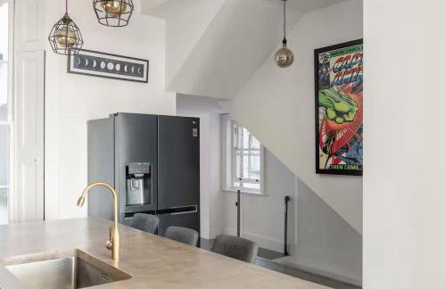 3 Bedroom, 3 bathroom large flat with sea views! - Foto 17
