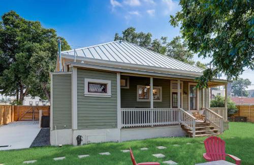 Downtown home with enclosed backyard, deck, streaming, washer/dryer, central AC - Foto 31