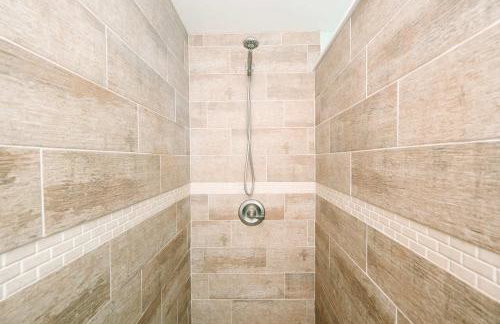 Acrisure Field - Off Street Parking - GroupStay - Foto 17