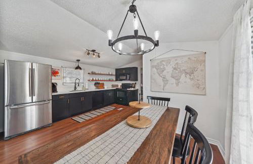 Lake Conroe 3BR Home w Boat Ramp Access, Kings, BBQ, Sleeps 8 - Photo 3