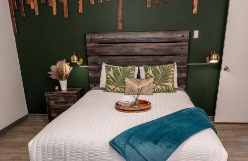 Upscale Ybor House with Outdoor Living Space - Photo 22