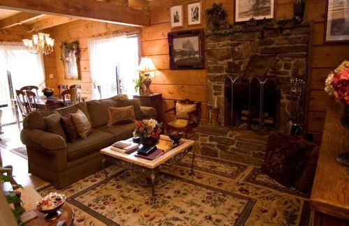 Family Cabin Vacation Getaway with Waterfall Views in Northwest Arkansas - Foto 4