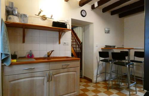 Escapade Paisible: Gîte pour 8 à Saint-Hilaire-sur-Yerre, Jardin Clos, Proche Chateaudun et Chartres - FR-1-581-131 - Foto 13