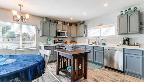 Updated Home 2 Mi to Beach in Crescent City! - Foto 2