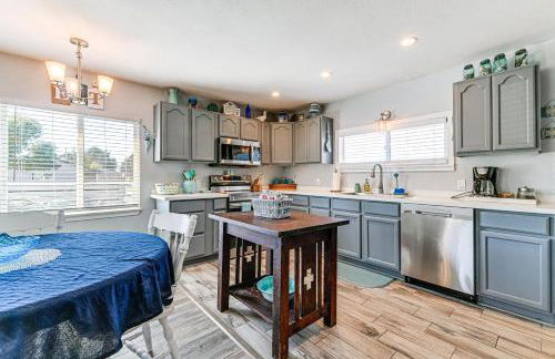 Updated Home 2 Mi to Beach in Crescent City! - Foto 2