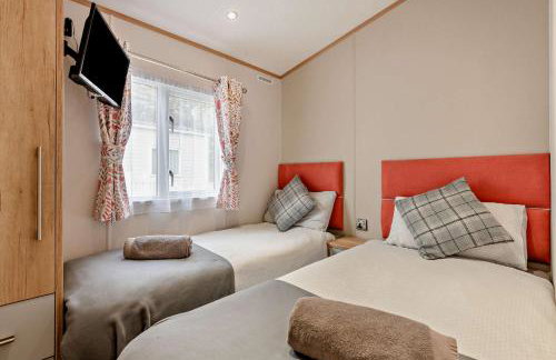 Vivian Lodge 2 Bedroom New Forest Holiday Home Hoburne Bashley - Foto 4