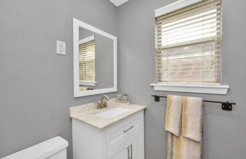 Backyard Oasis-Pool & Grill-Heart of Friendswood - Foto 28