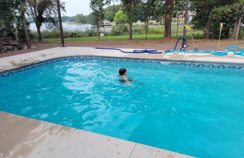 Spacious 4BR Home w Pool • Family Friendly - Foto 4