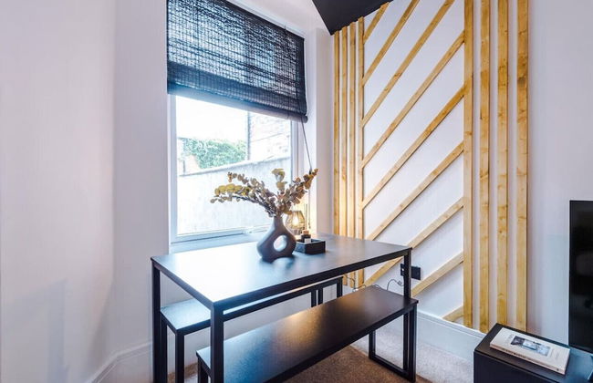 Modern & Chic Four Bedroom Home - Foto 18