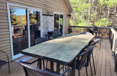 Hazel's Goose Creek Lodge - Private Riverfront! - Foto 12