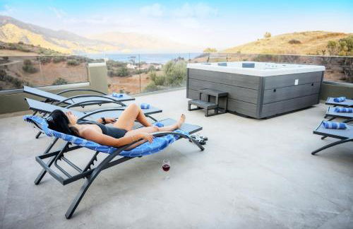 Secluded Luxury Villa w Jacuzzi & Stunning Views - Photo 6