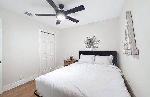 Newly Renovated | Minutes to Riverwalk & Beaches | Tampa Heights - Foto 41