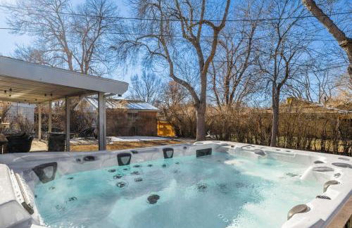 Huge Hot Tub, Theater Room, Family Friendly Oasis - Foto 2