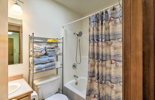 Pet-Friendly Ocean Park Home with Decks and View! - Foto 25