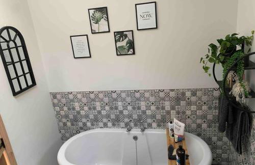 Lodge with log burner Contractors business private parking free Wi-Fi near M4 - Foto 8