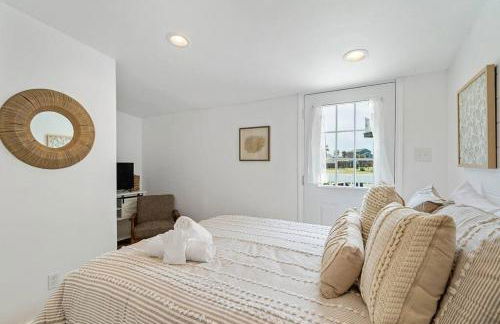 Beach Bungalow with Gorgeous Deck, Close to Beach - Foto 15