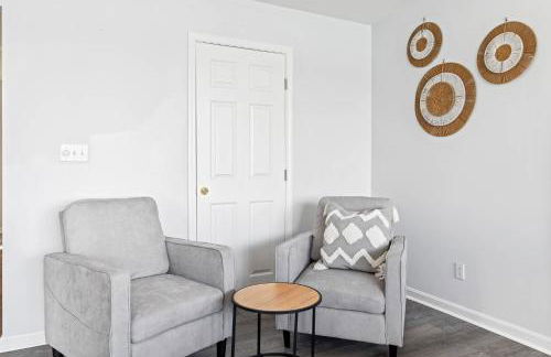 New Renovated 5BD Home with Hot Tub Sauna & Game Rm - Foto 57