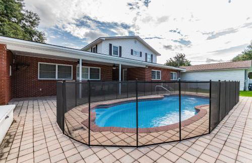 A Large Tropical Estate with 2 Acres of Space home - Foto 8