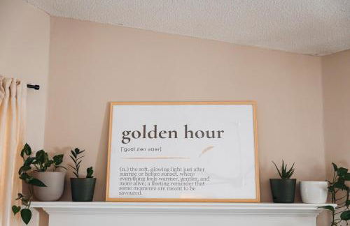 Golden Hour Getaway- Guest Favorite, 2 Min to Beach, Seasonal Pool & Arcade - Foto 54