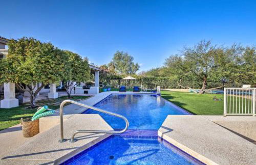 Lavish Paradise Valley Home with Sports Court and Pool - Foto 1
