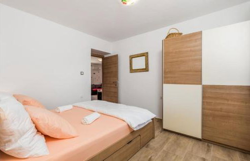 5 Bedroom Amazing Apartment In Viskovo - Photo 35