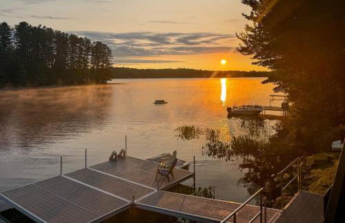 Lakeside Living in Wilton! Family Home with Views - Foto 2