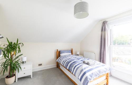 Eden Cottage - 9 Guests, Sea Views, Central Cowes, Ferry Deal - Foto 19