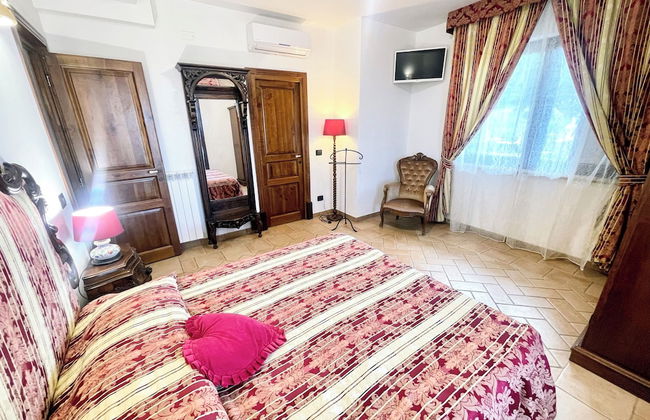 Pool, Jacuzzi and Events Room - Charming Villa in Umbria - Sleeps 24 - Lake View - Foto 26