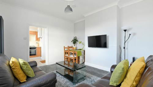 Spacious 4BR, Parking, Near Centre, Accommodates 7 - Foto 4