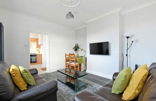 Spacious 4BR, Parking, Near Centre, Accommodates 7 - Foto 4