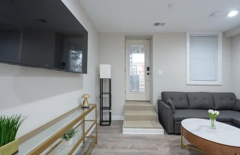 NICE 1BR Apartment near Metro - Foto 1