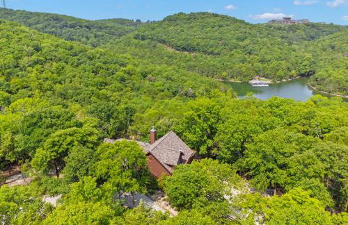 Secluded-Pvt Hot Tub-Free Daily Tickets-Walk to Table Rock Lake - Foto 29