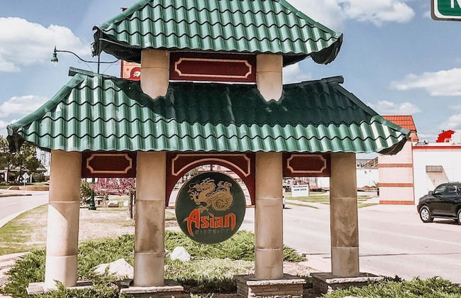 Spacious 8BR Modern Retreat Pool Table RV - Photo 37