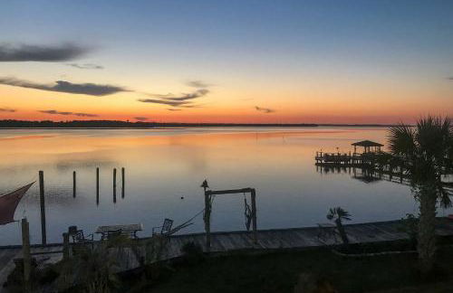 Charming Waterfront Home Fish, Boat and More! - Foto 32