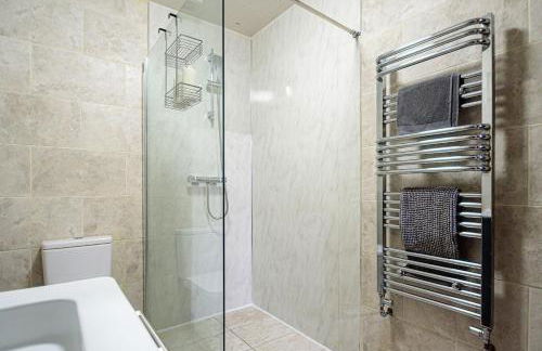 4 Bed 2 Bath, station, parking, long stays - Foto 10