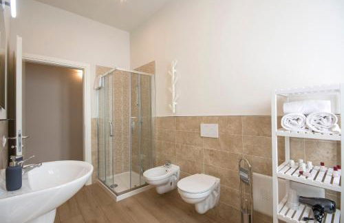 Regis Condo - Photo 24