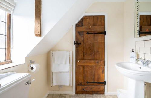 Cotswold Thatched Cottage - Photo 45