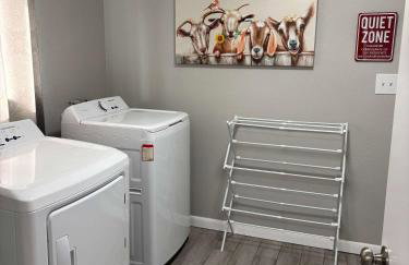 Arvada Private Family Home with Two King Beds - Foto 31