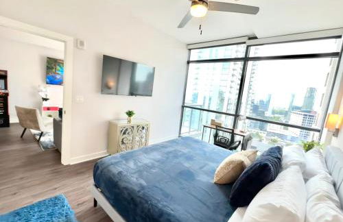 Skyline Retreat Penthouse, Top Floor, Year round Pool, City View! - Foto 30