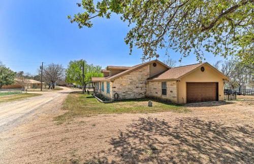 Charming Burnet Cottage with Lake View and Porch! - Foto 31