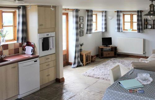 Dusty's Stable - E4751 - Photo 2