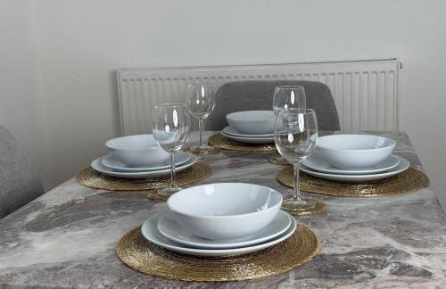 Spacious 3 Bed House Perfect for Contractors & Families with free Wi-fi and Parking - Foto 16