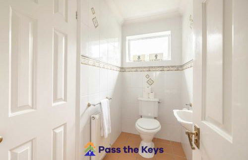 Detached countryside family home, set in extensive private gardens, with a hot tub - Pass the Keys - Photo 20