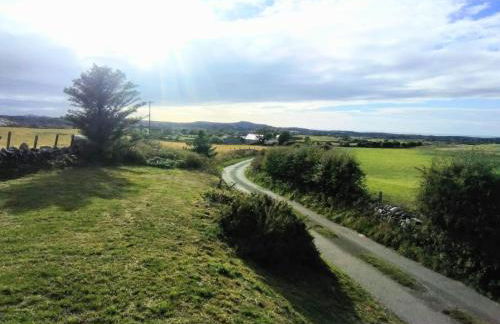 Adorable private couples retreat with hot tub - Photo 36