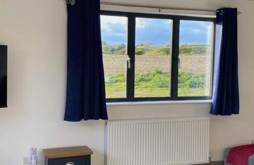 POPPY LUXURY LODGE Sleeps 8 at Fairview Farm, Ravenshead, Nottingham Near Sherwood Forest, Dog Friendly, Farm Stay great for wedding groups, families, Hen Do's, friends gatherings with amazing views - Foto 19