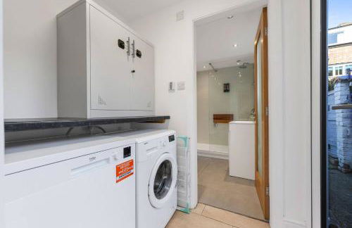 Metrolink Steps Away • Fast City & Airport Links - Foto 38