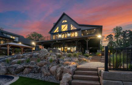 Gray Fox Lodge by Avantstay Waterslide Pool, Theater Sleeps 21 - Foto 26