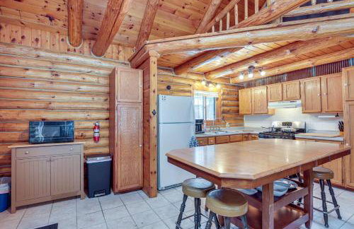 Rhinelander Waterfront Cabin with Deck and Fire Pit! - Foto 7